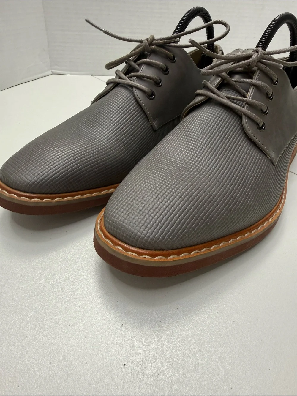 Unlisted by Kenneth Cole Grey Textured Lace-Up Oxfords size 7.5